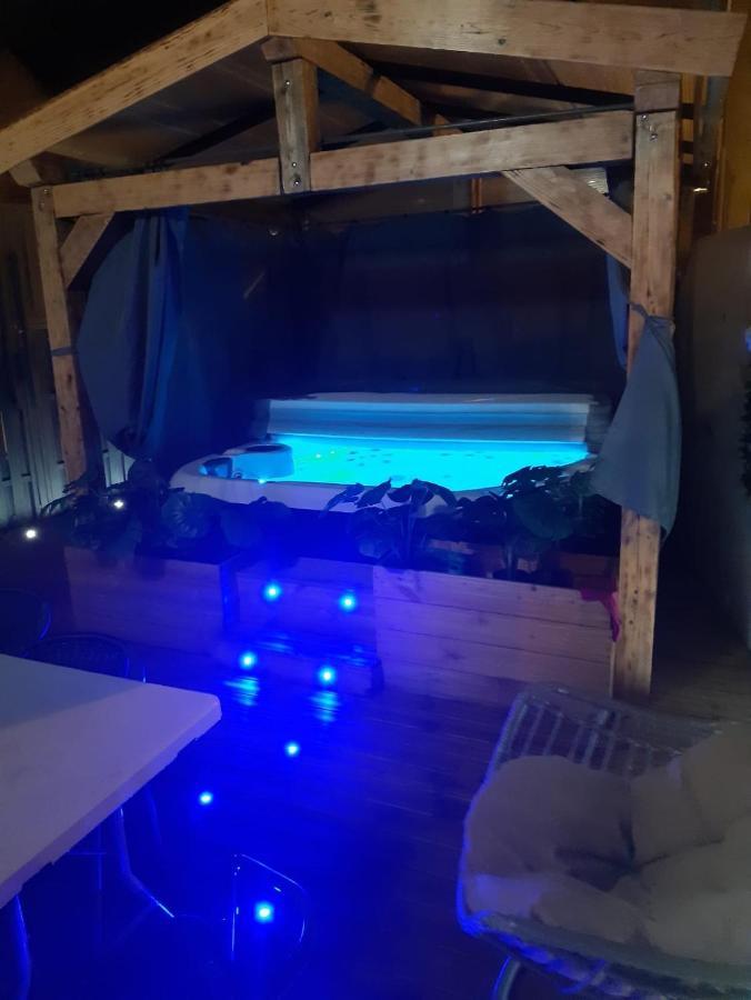 Maison Centre Jacuzzi Jardin Et Climatisation Holiday home